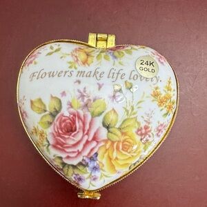 Lily Creek Heart Trinket Box "Flowers Make Life Lovely" Hinged Lid Gold Trim 3"L